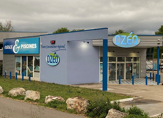 ozéo piscine devanture façade entreprise clients agence easy